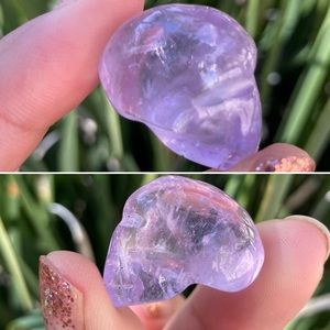 AMETHYST skull pocket stone